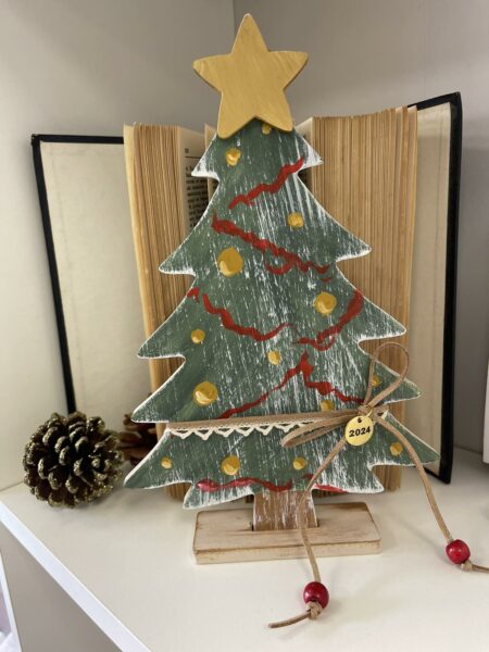 Επιτραπέζιο ξύλινο χριστουγεννιάτικο δέντρο