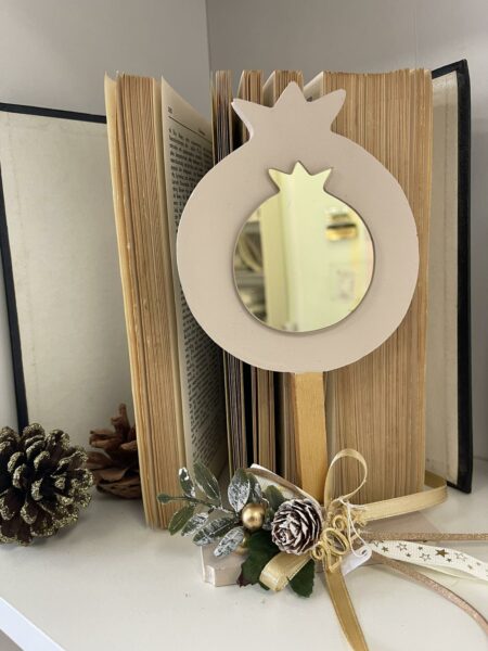 Ξύλινο ρόδι με πλέξιγκλάς