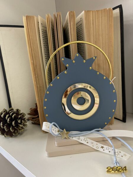 Ξύλινο ρόδι με χρυσό στεφάνι